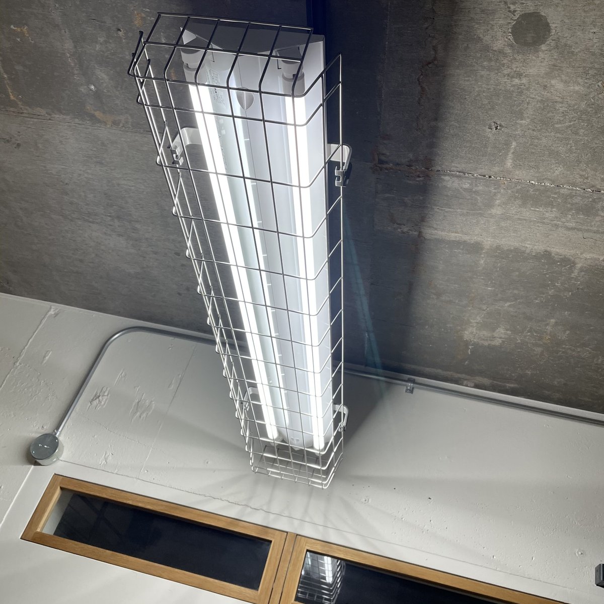 WG-P2LWG】 L型ピンLEDライト ダクトレール用 逆富士2灯 ステンレス