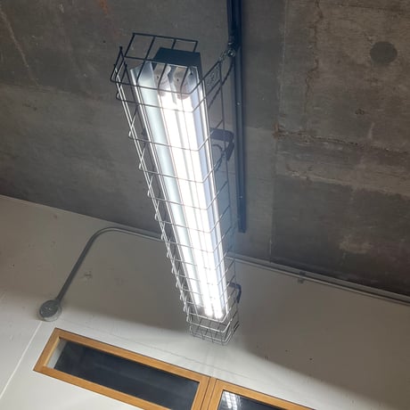【B-2LG】ダクトレール用２灯LEDライト  つや消し黒　笠付き　ガード