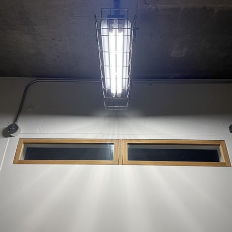 【B-2L20KG】配線ダクトレール用 2灯LEDライト 　笠、ガード付き つや消し黒  照明器具