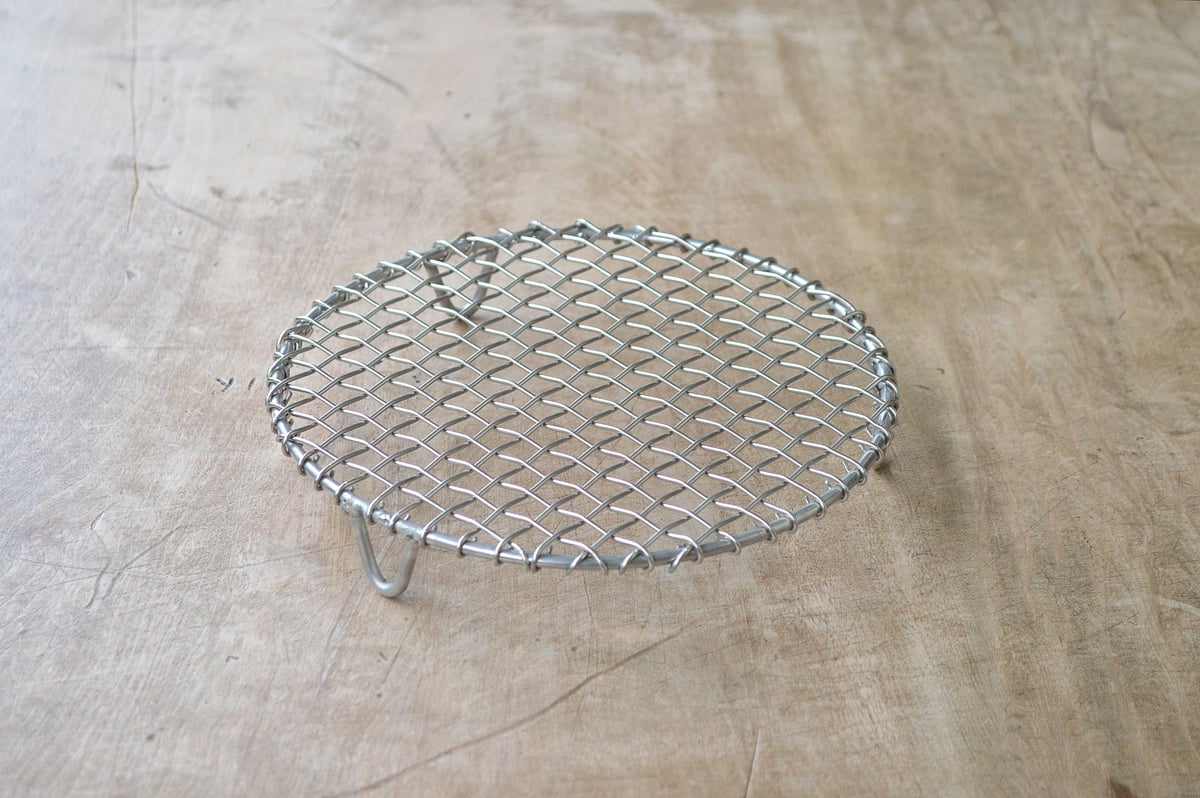 丸網足付・Mサイズ 19cm(辻和金網) | 暮らしの雑貨店 コネッタ 丸網足付・Mサイズ 19cm(辻和金網) | 暮らしの雑貨店 コネッタ