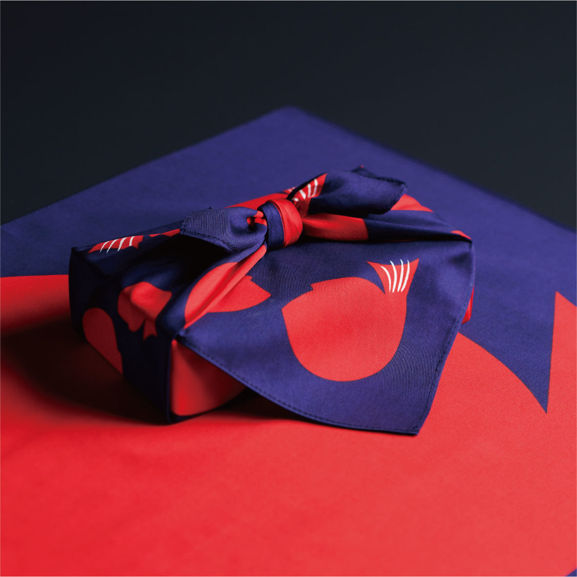 印染 はんかち『鯛』柄 - なんともめでタイ - | 印染杉下 STORE