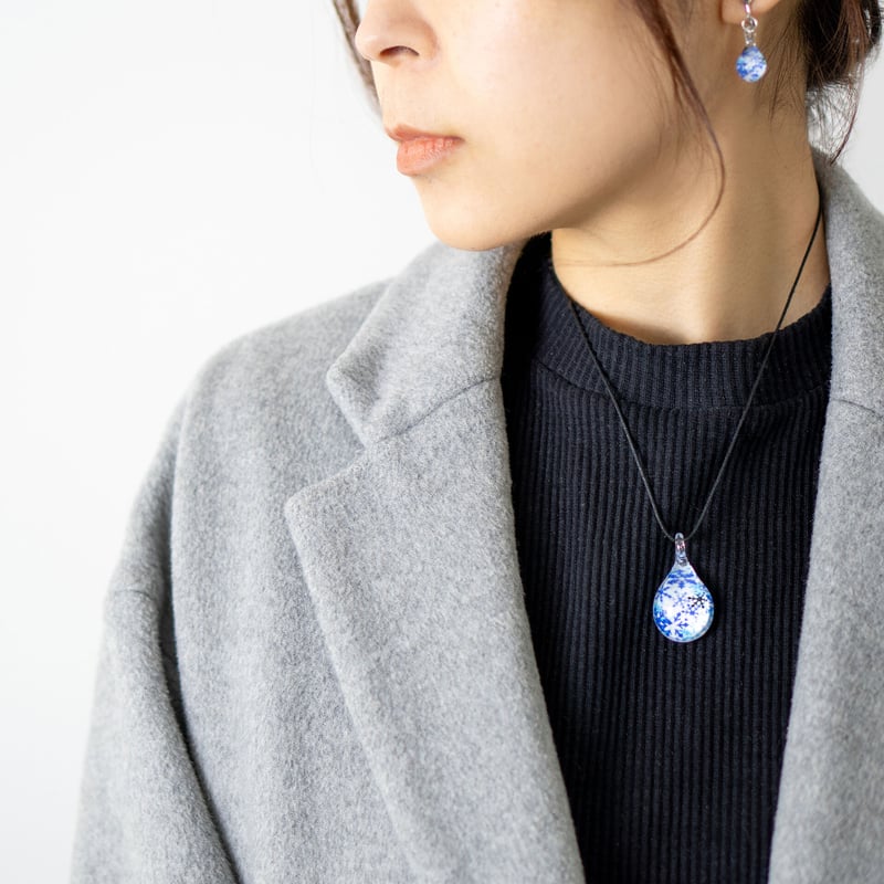 Blue Snow Patternセット＞ ネックレス＋ピアス／イヤリングSサイズ
