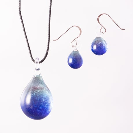 【夏限定】Blue Oceanセット　ネックレス＋ピアス／イヤリング ＜海の謌 umi no uta  GLASS JEWELRY＞