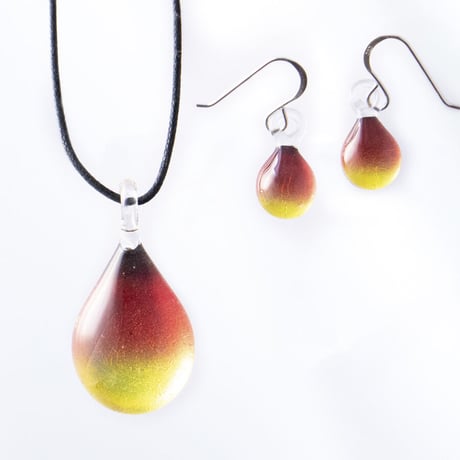 【夏限定】Sunset Oceanセット　ネックレス＋ピアス ＜海の謌 umi no uta  GLASS JEWELRY＞ [UPMW-014] [UEWXS-002]