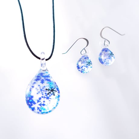 ＜Blue Snow Patternセット＞ ネックレス＋ピアス／イヤリングSサイズ