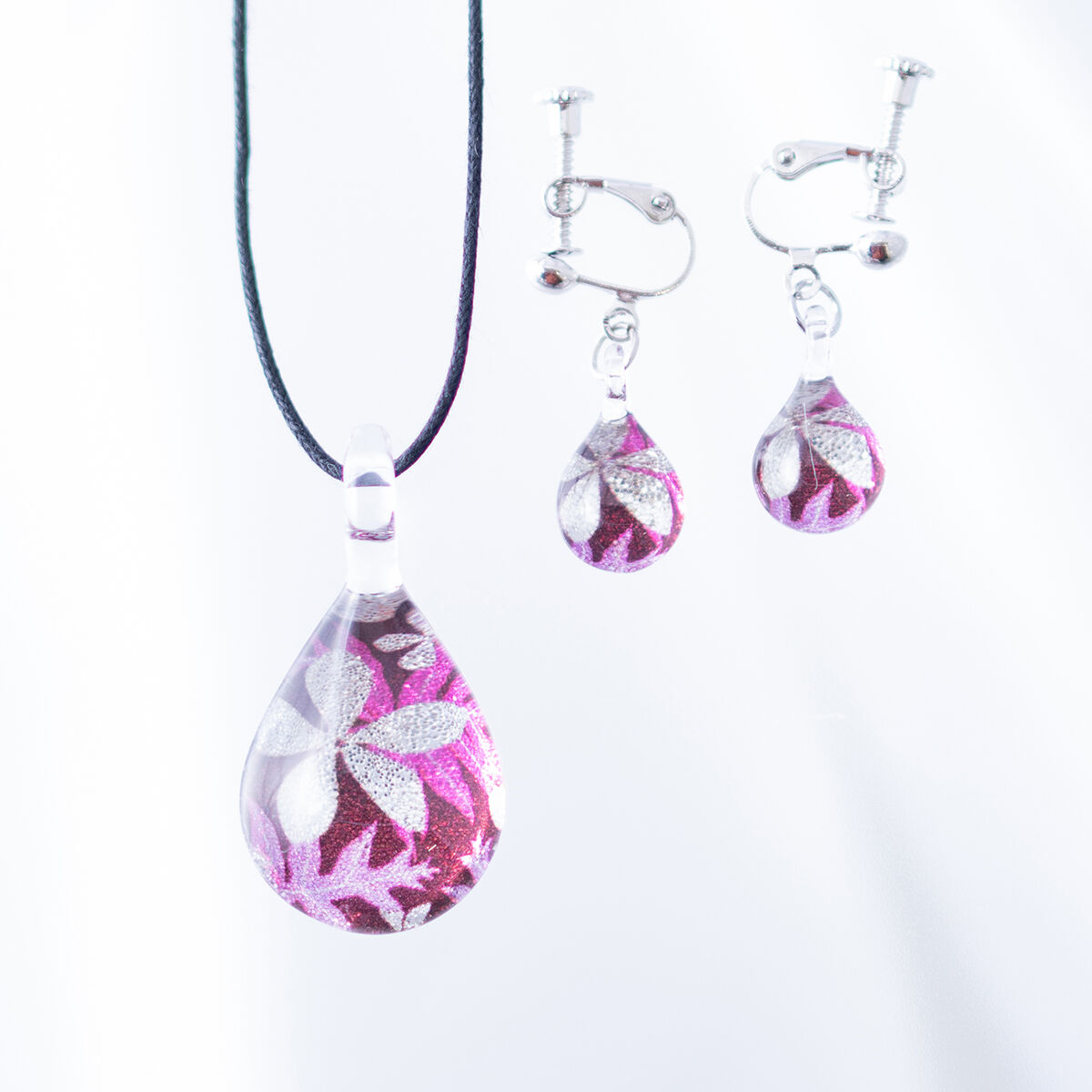 ネックレス・イヤリング Shibazakuraセット＞ ネックレス＋ピアス／イヤリングSサイズ | north