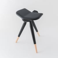 YATAGARASU STOOL    八咫烏スツール　ー顔なし・LOW・黒ー