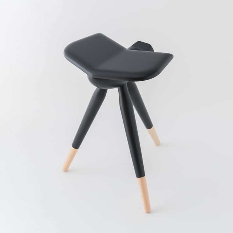 YATAGARASU STOOL 八咫烏スツール ー顔なし・LOW・黒ー | 謹製