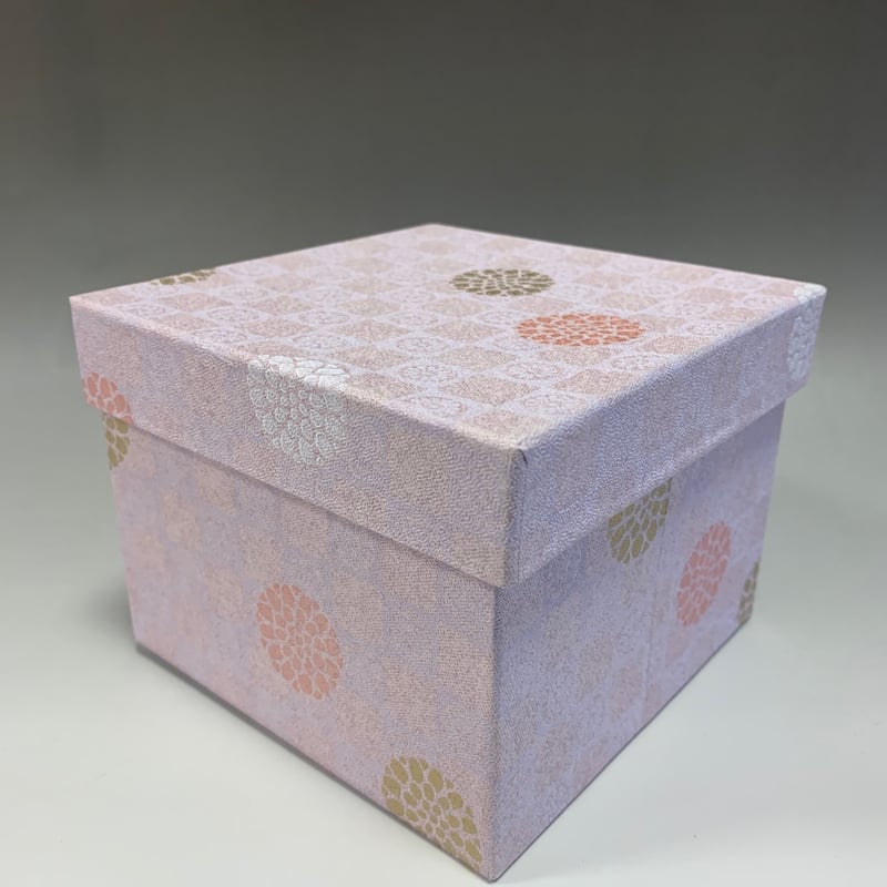 東山深山 クローバーと猫茶碗【新作／茶道具／茶碗／化粧箱入】 | 龍門堂