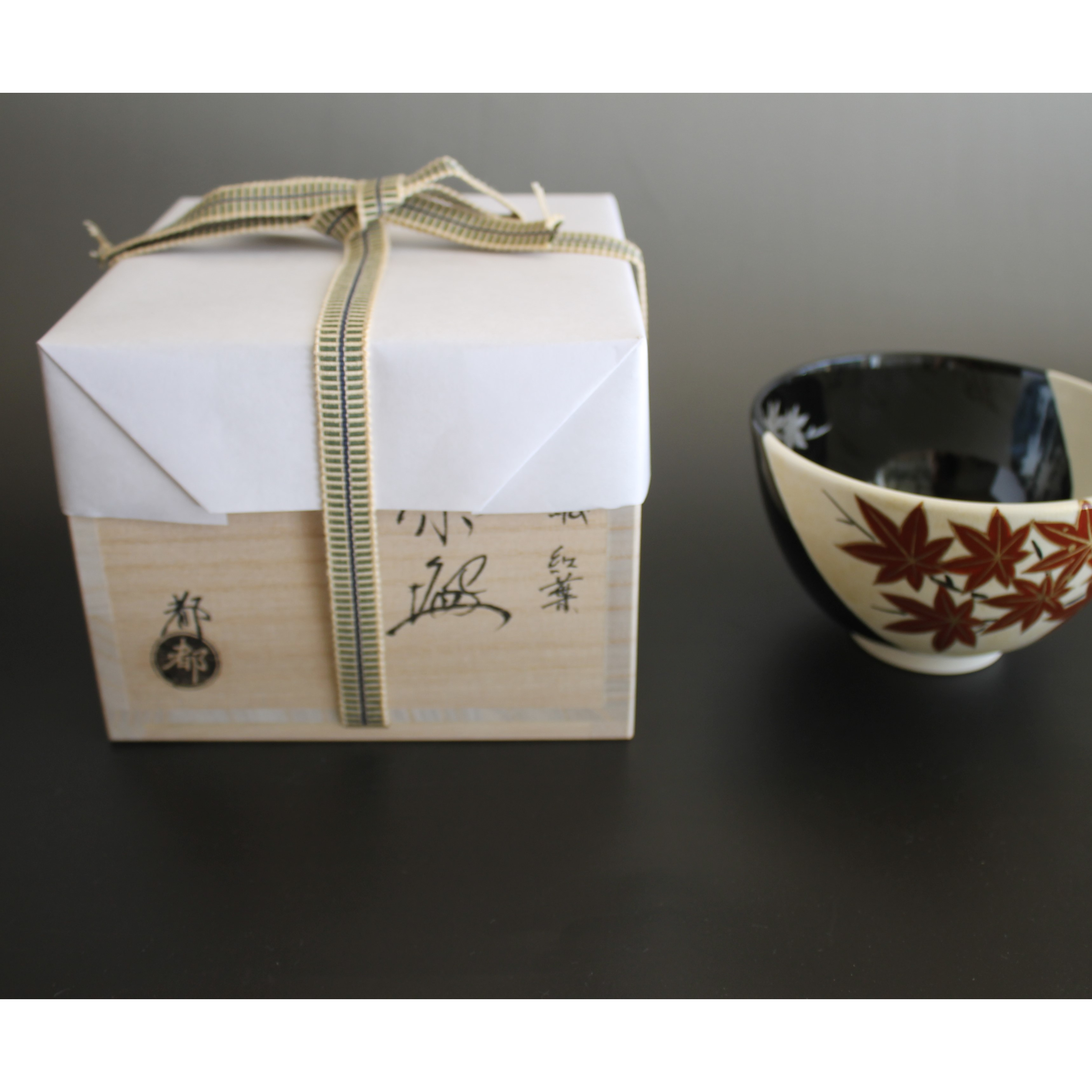 今岡都 色絵掛分紅葉茶碗【茶道具／茶碗／桐箱／新作】 | 龍門堂