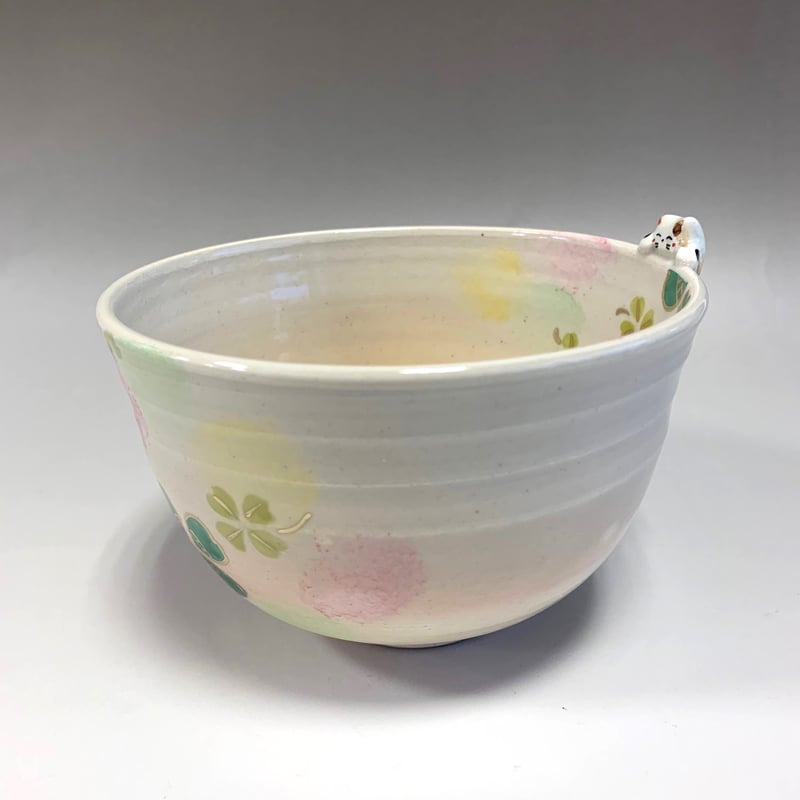 東山深山 クローバーと猫茶碗【新作／茶道具／茶碗／化粧箱入】 | 龍門堂
