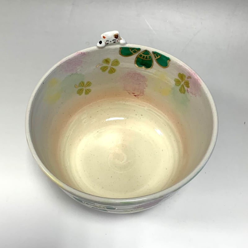 東山深山 クローバーと猫茶碗【新作／茶道具／茶碗／化粧箱入】 | 龍門堂