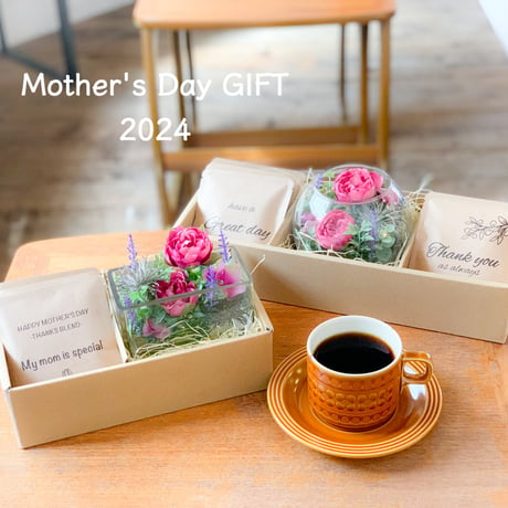 母の日新作[Flower & Coffee SET]丸咲バラのフェイクウォーアレンジ/選べるメッセージドリップバック5個
