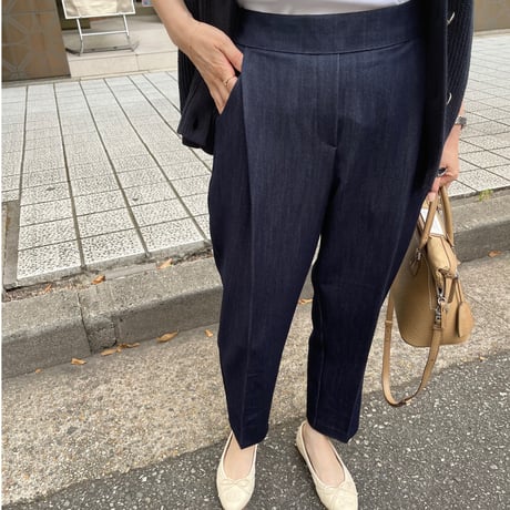 Tuck taperd pants (Blue)