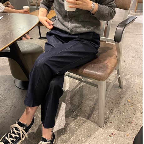 Tuck taperd pants (Blue)