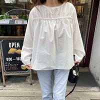 Gather tuck blouse(White)