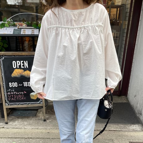 Gather tuck blouse(White)
