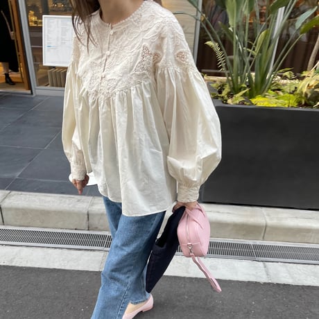 Lace flare blouse