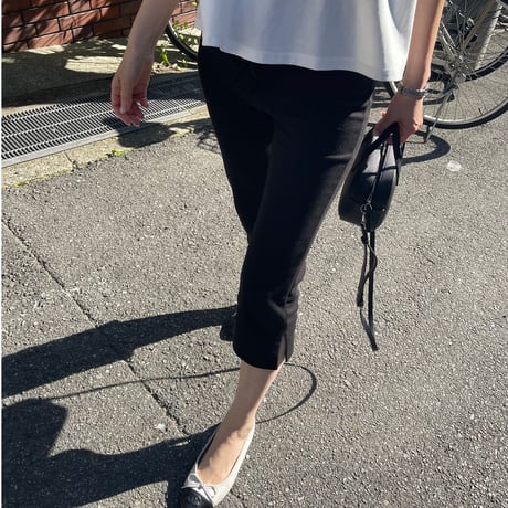 Slit capri pants