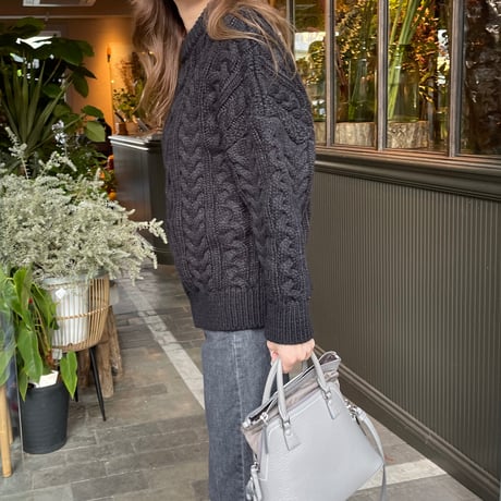 Low gauge cable knit (Black)