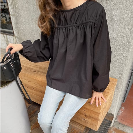 Gather tuck blouse(Black)