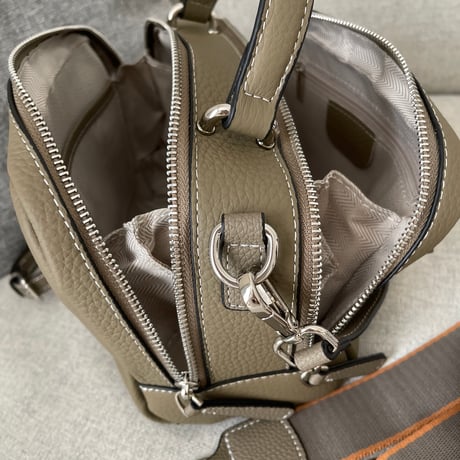 Compact leather bag(Garage)