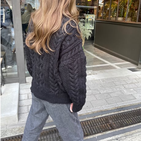 Low gauge cable knit (Black)
