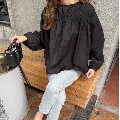 Gather tuck blouse(Black)