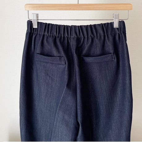 Tuck taperd pants (Blue)