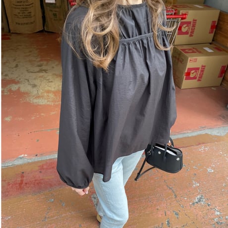 Gather tuck blouse(Black)