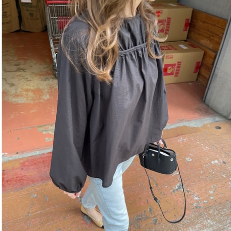 Gather tuck blouse(Black)