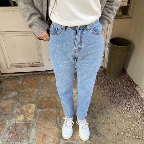 Loose fit ankle denim