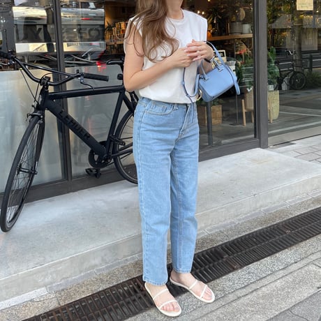 Loose fit ankle denim