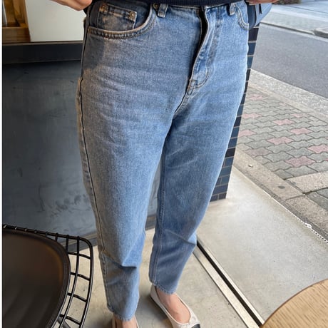 Loose fit ankle denim
