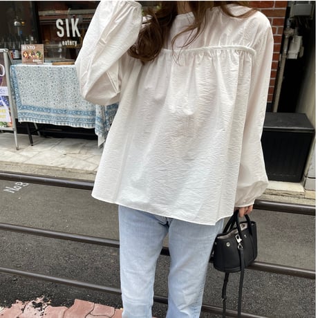 Gather tuck blouse(White)