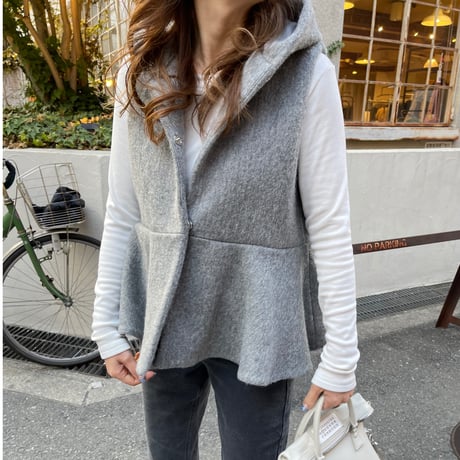 【In the morning】WOOL MOHAIR FLARE VEST (GRAY)