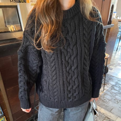 Low gauge cable knit (Black)