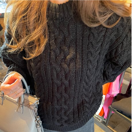 Low gauge cable knit (Black)