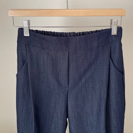 Tuck taperd pants (Blue)