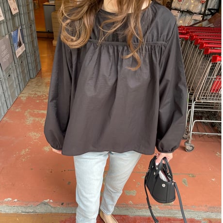 Gather tuck blouse(Black)
