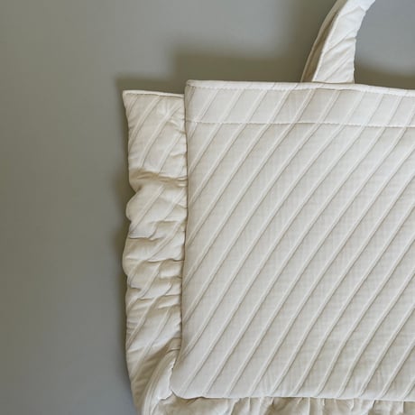【In the morning】QUILTED RUFFLED BAG (Ivory)