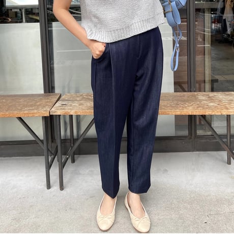 Tuck taperd pants (Blue)