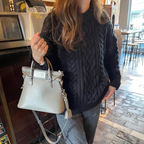 Low gauge cable knit (Black)