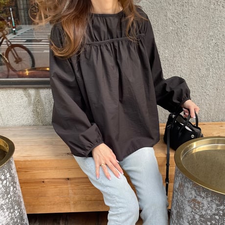 Gather tuck blouse(Black)