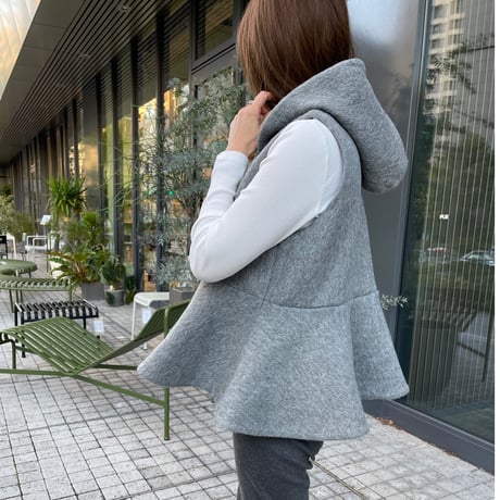【In the morning】WOOL MOHAIR FLARE VEST (GRAY)
