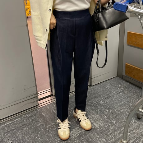 Tuck taperd pants (Blue)