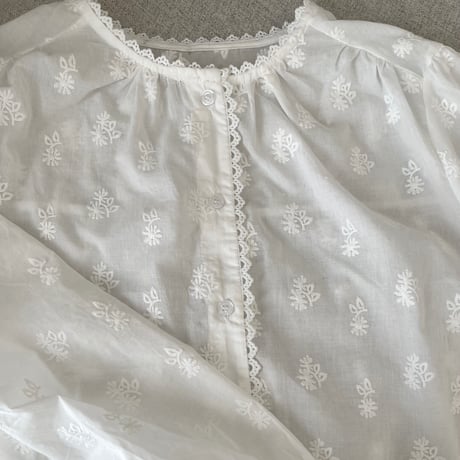 Flower lace blouse