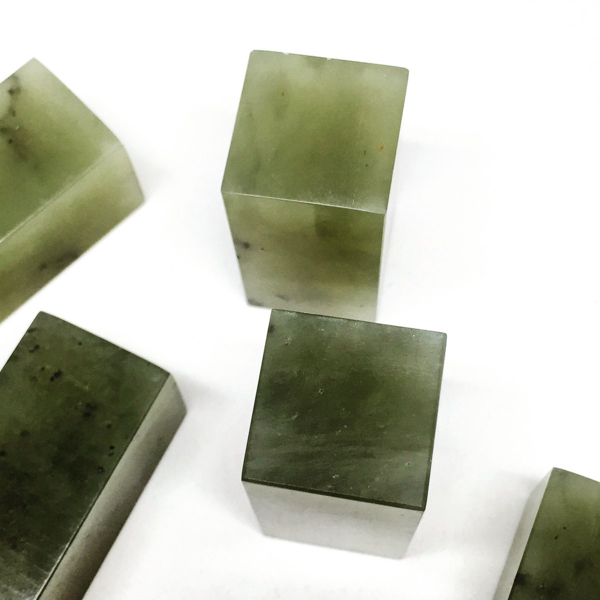 瀋陽緑凍石 2.5×2.5㎝ | 上杉文林堂