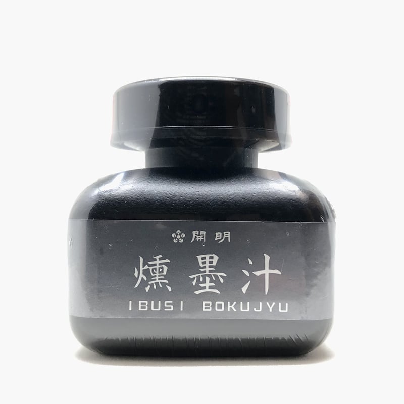 新品未開栓 年仏原浆 2023版 500ml A rare white-glazed soft-paste 'Shou' moonflask, Qing