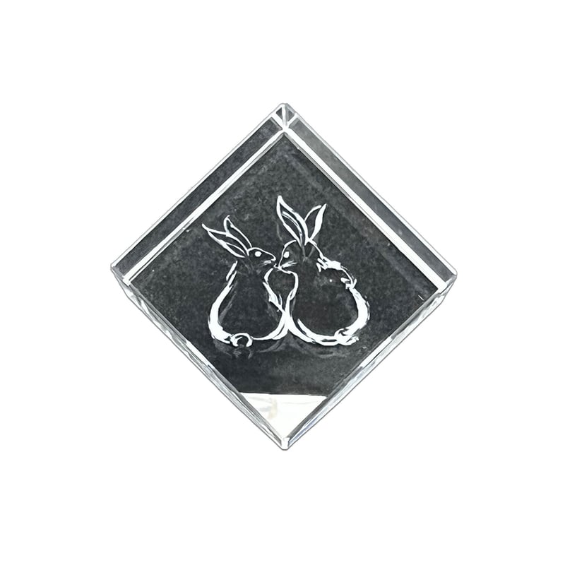 クリスタル文鎮 キューブ型 干支 卯 | 上杉文林堂